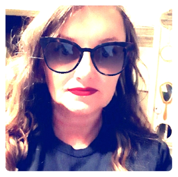 Meet your Posher, Pam - Picture 1 of 1